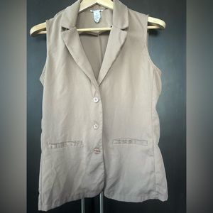 On-trend Japna Women Vest. Size Medium.
